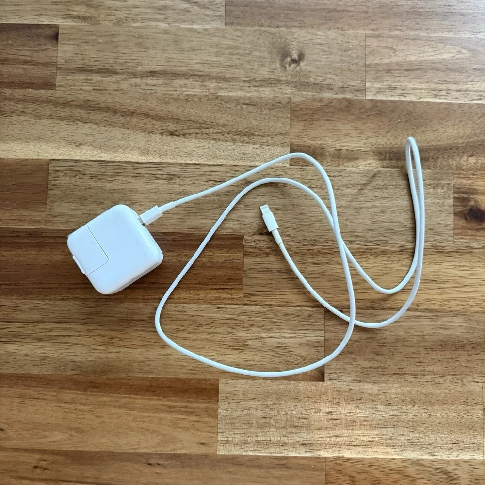 OEM Apple 12W Wall Charger And 1M Lightning to USB Cable iPad's & iPhone Genuine
